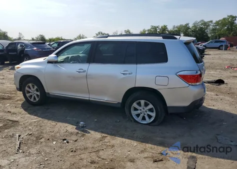 2013 Toyota Highlander Base из США, поврежденный, VIN 5TDBK3EH8DS266372